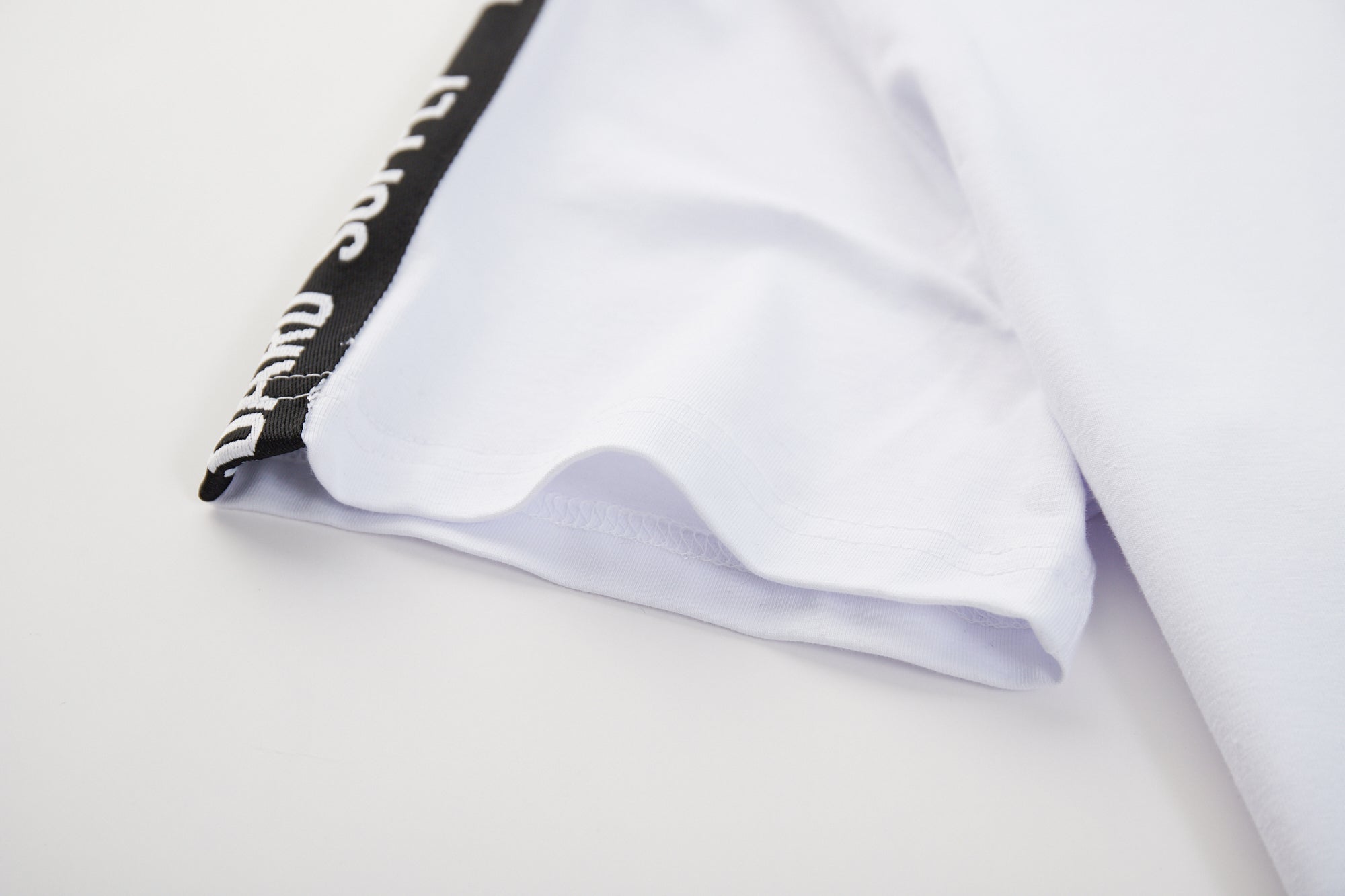 LOGO SHOULDER TAPE T-SHIRT