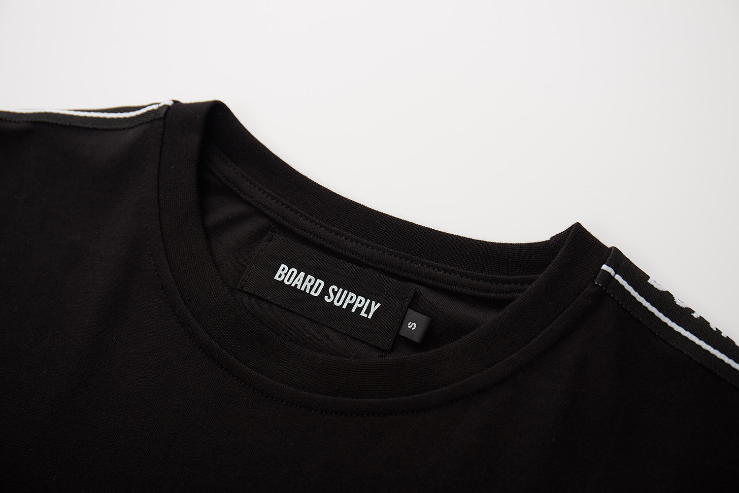 LOGO SHOULDER TAPE T-SHIRT