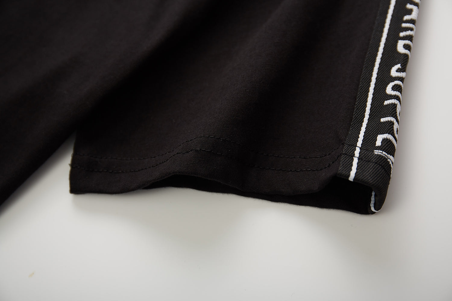 LOGO SHOULDER TAPE T-SHIRT