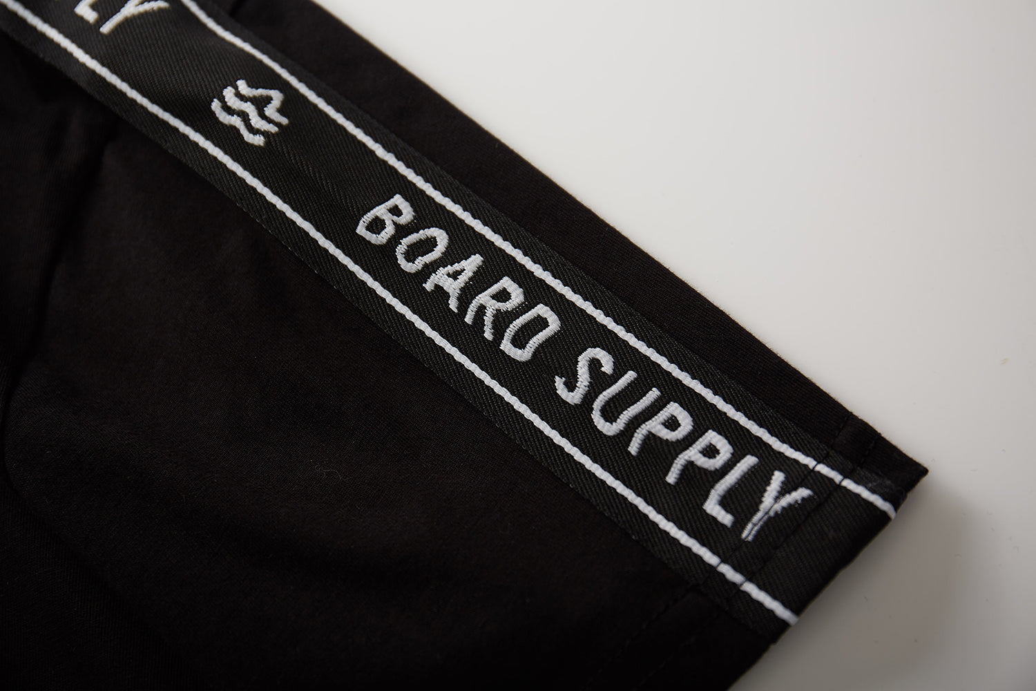 LOGO SHOULDER TAPE T-SHIRT