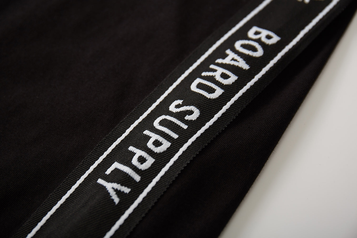 LOGO SIDE TAPE T-SHIRT