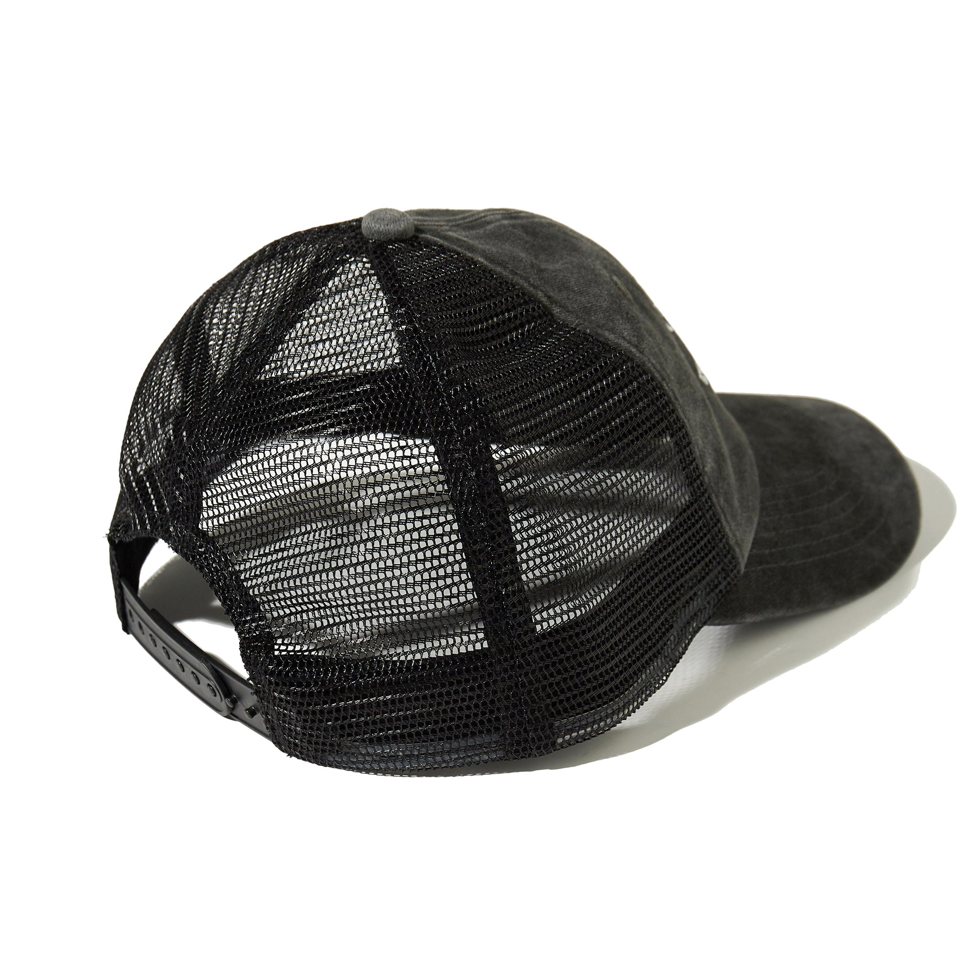 BLACKLETTER TRUCKER CAP