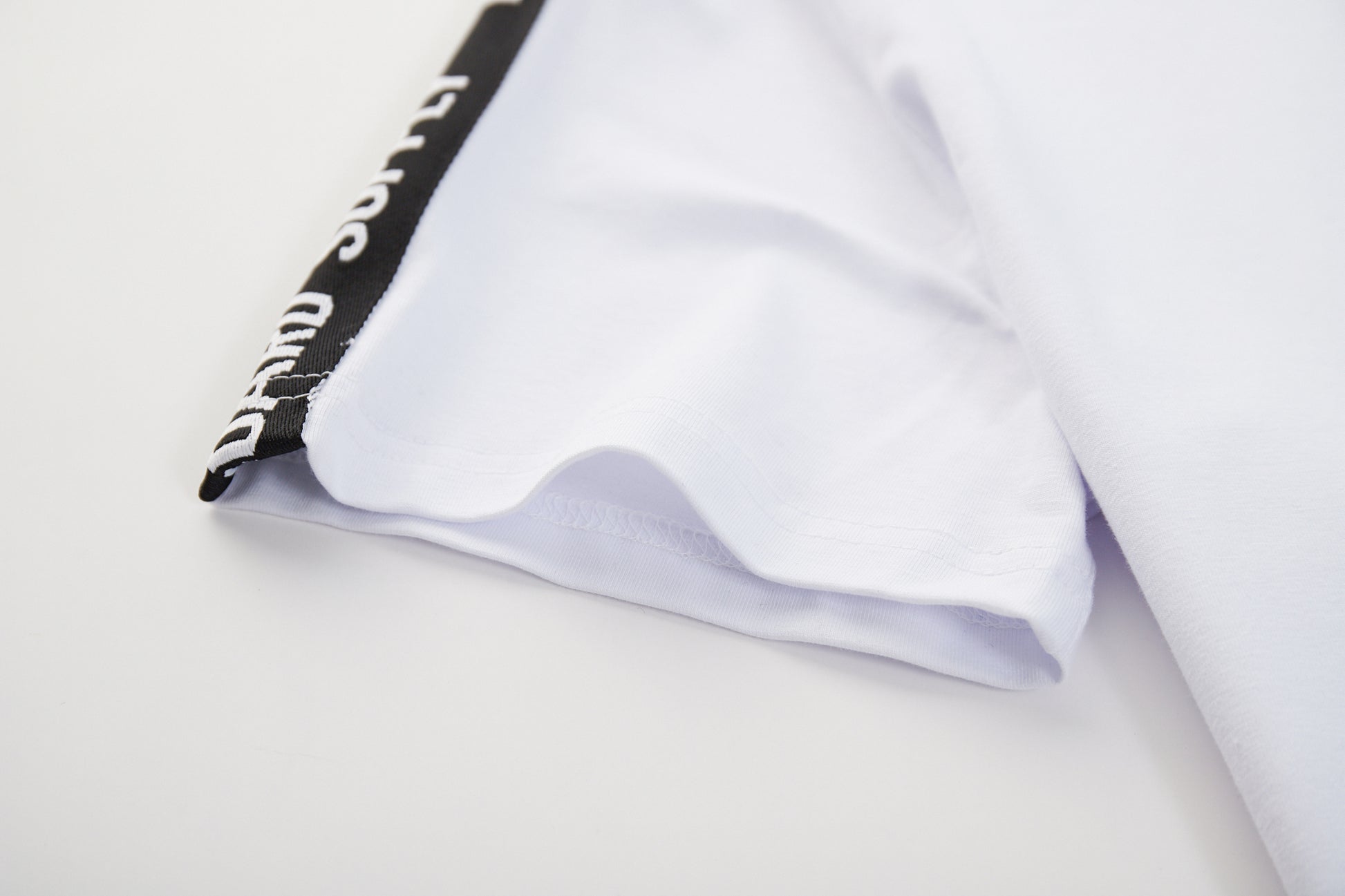 LOGO SHOULDER TAPE T-SHIRT