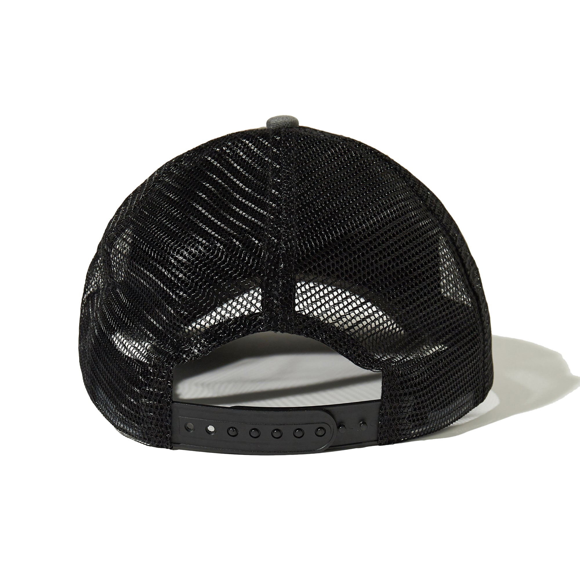 BLACKLETTER TRUCKER CAP